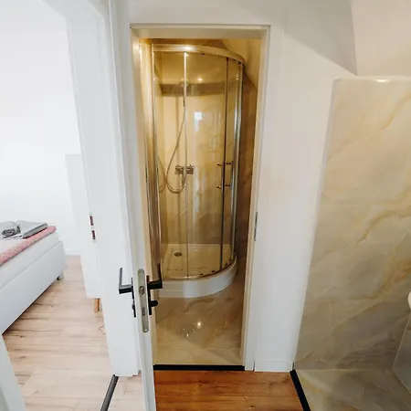 Apartament Alavia *