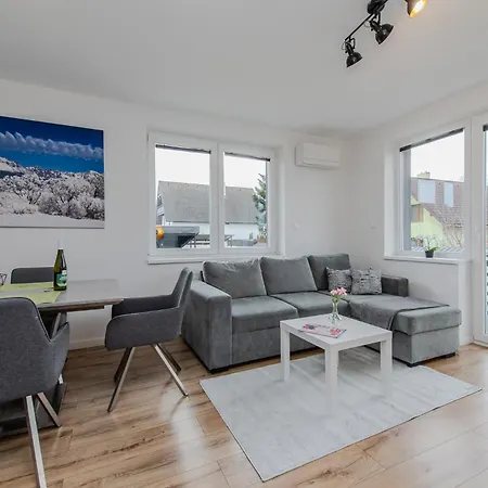 Alavia ולקה לומניקה