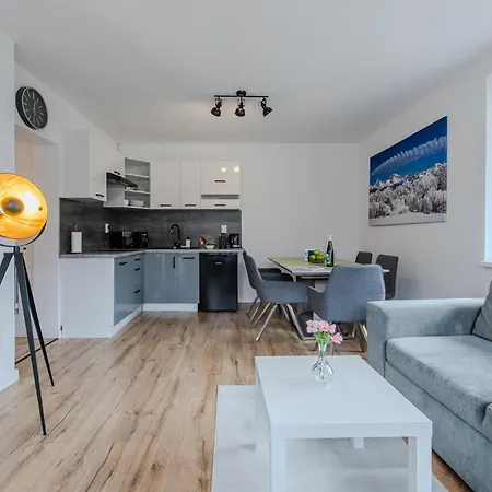 Alavia ולקה לומניקה