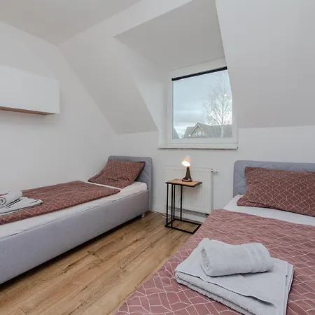 Alavia * ולקה לומניקה